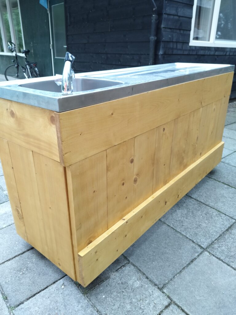 Schenktafel van Roelie's Verhuur